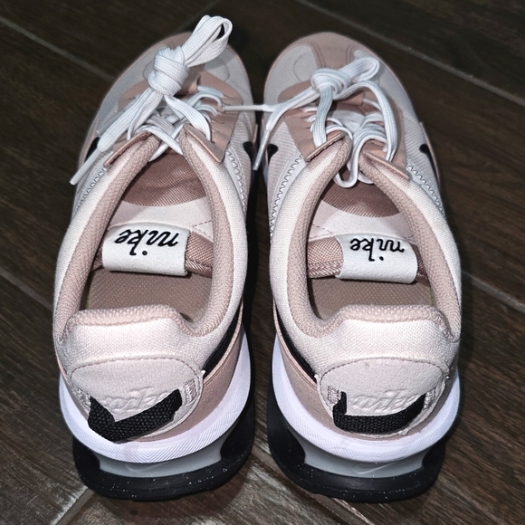 Nike Air Max Pre-Day Women's 9.5 Light Bone/Sanddrift/Iron Grey/White - Picture 8 of 8